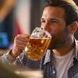 Aumentar preço da cerveja e destilados pode reduzir consumo entre grupos de maior risco