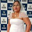 Mulher que usou vestido de noiva em posse de concurso diz que realizou sonho