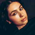 Alessia Cara comenta semelhança com participante do BBB 26