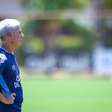 Luis Castro muda planejamento no Grêmio e amplia rodízio antes do Gre-Nal