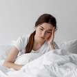 Dormir e acordar cansado: 5 causas comuns
