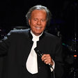 Julio Iglesias quebra o silêncio e nega abuso sexual contra funcionárias: 'Nunca vivenciei tanta maldade'