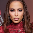 Anitta conta por que deixou de usar figurinos verdes em Brasília
