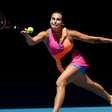 Sabalenka sofre, mas se classifica às oitavas do Australian Open