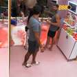 BBB26: Juliano deixa 'surpresa' no banheiro e brothers reclamam: 'Mijando pelo c*'