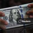Dólar tem alta leve no Brasil com sinais mistos no exterior