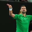 Djokovic avança no Australian Open sem entrar em quadra