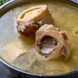 O jeito certo de fazer caldo de ossos em casa
