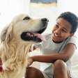 Crianças que crescem com pets desenvolvem mais inteligência emocional, diz especialista; veja 6 benefícios comprovados