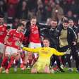 Goleiro faz gol no fim, Benfica vence o Real Madrid e se garante nos playoffs da Champions