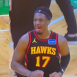 Cotovelada de estrela do Celtics faz jogador do Hawks perder dentes na NBA