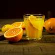 Beber suco de laranja é muito menos nutritivo do que consumir a própria fruta e pode até contribuir para diabetes