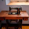 Se você tem uma máquina de costura antiga, você tem um tesouro: veja como transformá-la em um móvel com estilo
