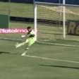 Impressionante: goleiro de time do Brasileirão faz gol de tiro de meta; assista