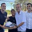Prefeitura do Rio entrega uniformes e 650 mil kits escolares antes da volta às aulas na rede municipal