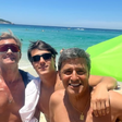 Lembra deles? Ex-paquitos se reúnem em foto na praia