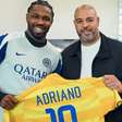 Adriano Imperador visita Inter de Milão e emociona Marcus Thuram