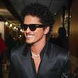 Bruno Mars anuncia "Collaborations", coletânea de sucessos disponível apenas em mídia física