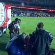 Zagueiro do Primavera desmaia após choque de cabeça no Morumbis