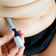 Canetas emagrecedoras e pancreatite: saiba identificar os sinais da condição