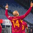 Malen decide contra o Cagliari, e Roma volta a vencer no Italiano