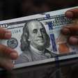 Dólar acompanha exterior e cai com mercado à espera de Galípolo