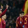 Malen brilha, Roma vence Cagliari e segue firme na briga pela Champions