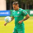 Paulinho treina no campo e se aproxima de retorno ao Palmeiras