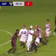Vídeo: torcida invade campo para agredir jogadores na semifinal do Maranhense