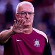 Dorival exalta evolução do Corinthians e marca histórica de Hugo Souza