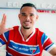 Após Luiz Fernando, Fortaleza avança e tem acordo encaminhado com atacante do Vasco para 2026