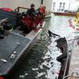 Barco se choca com gôndolas em Veneza e derruba pessoas na água