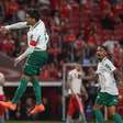 Palmeiras vence o Internacional fora e assume a liderança do Brasileirão