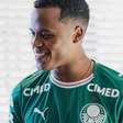 Arias chega ao Brasil e veste a camisa do Palmeiras