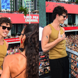 Shawn Mendes fica surpreso com multidão durante carnaval com Bruna Marquezine em Salvador