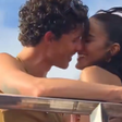 Vídeo mostra Bruna Marquezine e Shawn Mendes se beijando durante trio de Ivete Sangalo; veja