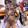 Há quase 10 anos, Sabrina Sato passou por perrengue no Carnaval de SP ao desfilar pela Gaviões da Fiel sem parte da fantasia: 'Não deu'