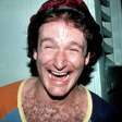 Robin Williams 'precisava ser engraçado para sobreviver', relembra Stellan Skarsgård