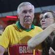 Carlo Ancelotti curte segunda noite de carnaval acompanhado de Vampeta