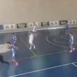 Jogador agride e pisa em árbitro após marcação de falta na Espanha