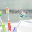 Por que é importante trocar a escova de dentes a cada três meses