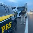 Caminhoneiro é detido na BR-290 após ser flagrado no acostamento, com sinais de embriaguez e oito latas de cerveja