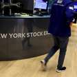 Wall Street estende alta impulsionada por tecnologia conforme diminuem temores relacionados a IA
