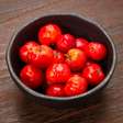 A fruta mais esquecida é uma das mais poderosas: conheça os benefícios da acerola e como consumir
