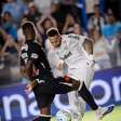 Santos vence o Vasco com dois gols de Neymar e respira no Brasileirão