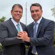 Flávio Bolsonaro publica foto com Tarcísio: 'vamos fazer história juntos, não só em SP'