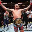 Poatan abre mão de cinturão dos meio-pesados e UFC anuncia luta por título