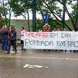 Torcida do Flamengo protesta em reapresentação dos jogadores no Ninho do Urubu: 'Time sem vergonha'