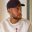 Neymar tem reação surpreendente ao se deparar com caricatura em bar de Santos: 'Estou...'
