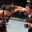 Luta histórica entre Zhang Weili e Joanna Jedrzejczyk entra no Hall da Fama do UFC